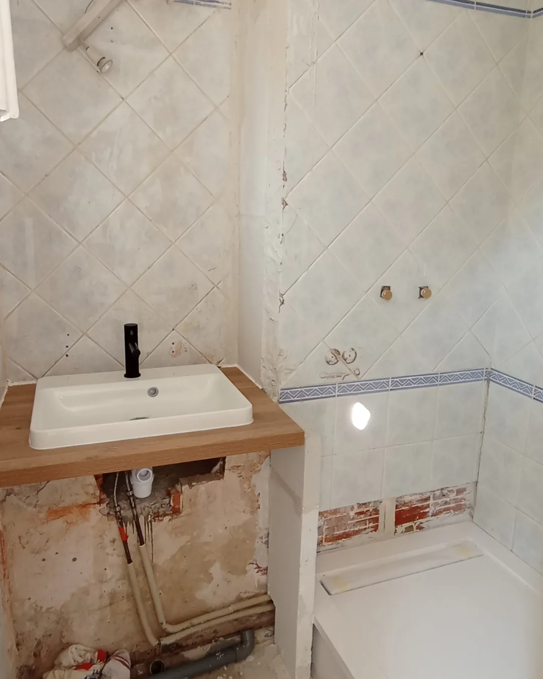 Pose de meuble vasque et robinetterie