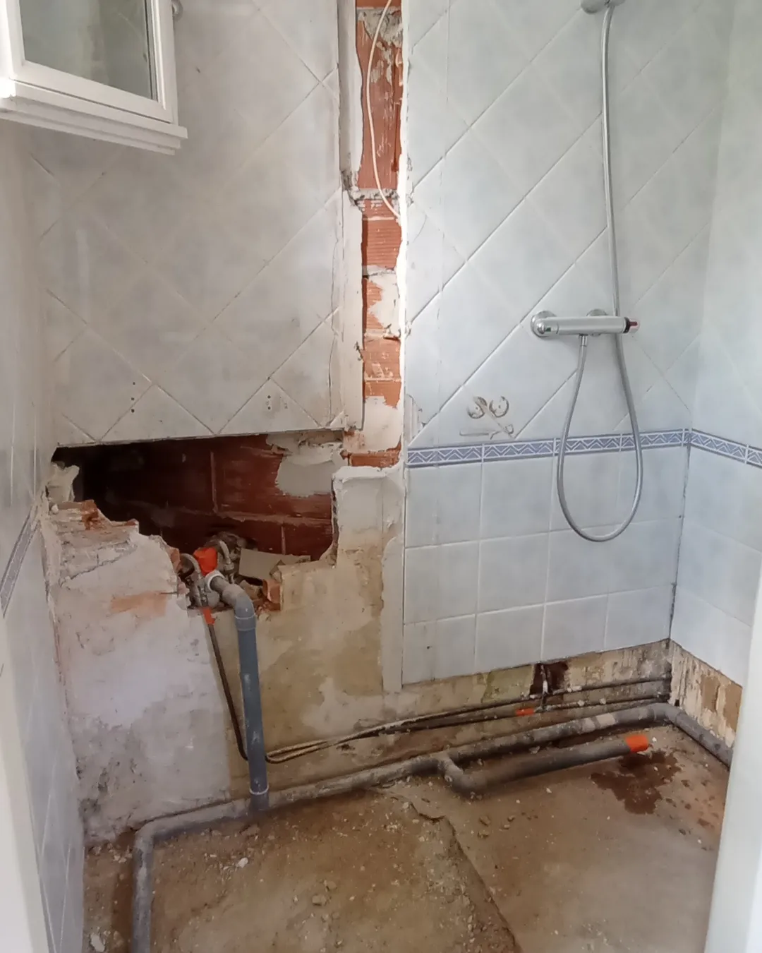 Démolition et plomberie salle de bain à Aix